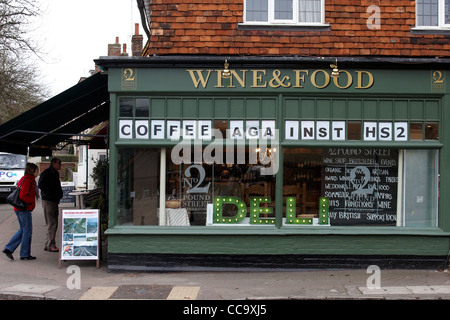 Une entreprise locale, à quelques mètres de l'itinéraire proposé, affiche un HS2 sign in Wendover, dans le Buckinghamshire. Banque D'Images