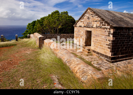 Garde côtière canadienne et d'un belvédère avec vue sur les bâtiments de chantier maritime de l'amiral Nelson, Antigua, Iles sous le vent, West Indies Banque D'Images