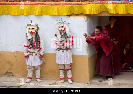 Les danseurs masqués Cham photographiée par un moine bouddhiste à l'Korzok Korzok, Gustor Gompa, le lac Tsomoriri, (Ladakh) Jammu-et-Cachemire, l'Inde Banque D'Images