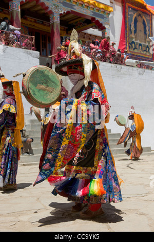 Cham dancers performing Black Hat Dance (shana), Korzok Korzok Gompa, Gustor, le lac Tsomoriri, (Ladakh) Jammu-et-Cachemire, l'Inde Banque D'Images