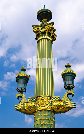 Lampes et colonne, Place de la Concorde, Paris, France Banque D'Images