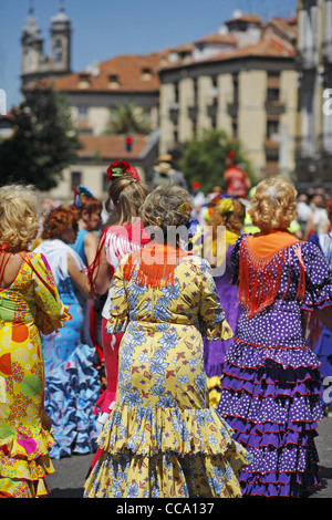 Femme portant des vêtements traditionnels lors de la procession de la Virgen del Rocío, Madrid, Espagne Banque D'Images