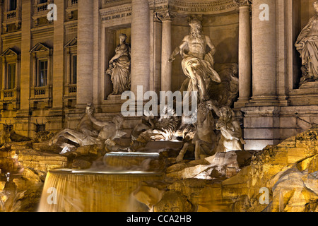 Fontaine de Trevi à Rome la nuit Banque D'Images