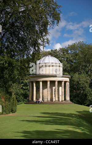 Le temple dorique, Duncombe Park, siège du Baron Feversham, Helmsley, circonscription du nord, Yorkshire, Angleterre Banque D'Images