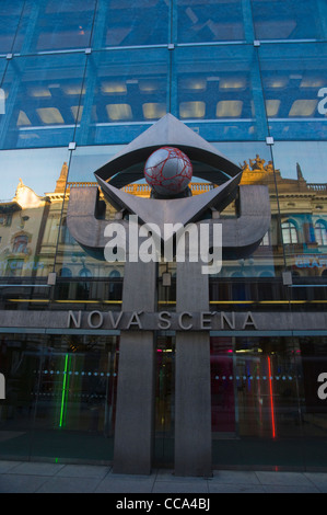 Entrée de la Scena Narodni Divadlo extension de l'extérieur du Théâtre National de Prague nouvelle ville République Tchèque Europe Banque D'Images