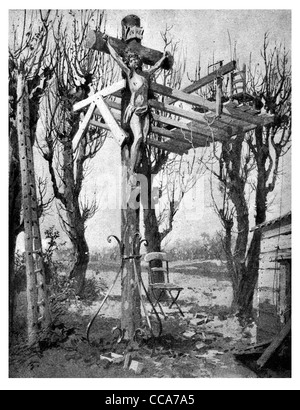 1918 L'Allemand abus Wayside Calvaire Jésus Christ crucifié soldat torturé crucifixion la torture croix chrétienne la terreur mal Banque D'Images