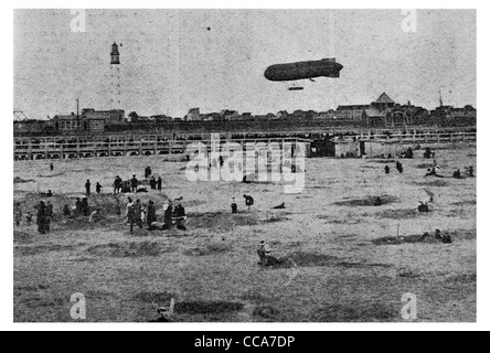 1914 dirigeables britanniques Sky warriors Ostende gardé gardiennage promenade de la plage de reconnaissance de l'observation en ballon dirigeable Banque D'Images