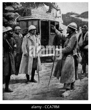 1917 Dubois général héros blessé véhicule voiture Douaumont agent moral canne béquille blessure pansée pied blessé Banque D'Images