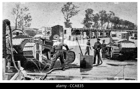 1918 British Tank Corps corp purification d'eau Peinture Camouflage Camouflage bataille de cour de caserne officier mécanicien Banque D'Images