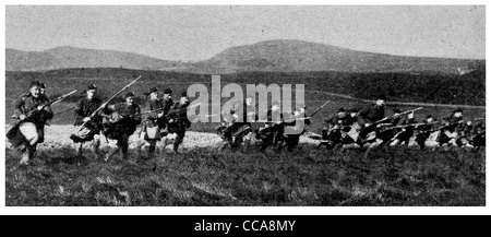 1915 Glasgow Highlanders fusil baïonnette formation pratique train charge Kilt écossais écossais peur colère champ camp Banque D'Images