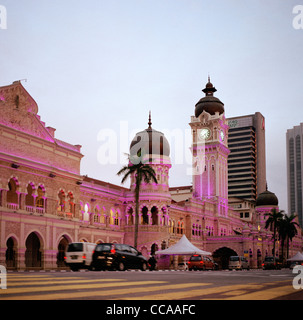 Sultan Abdul Samad Building et skyline à Kuala Lumpur en Malaisie en Extrême-Orient Asie du sud-est. Cityscape Grand Victorian Mughal Sky Building billet Banque D'Images