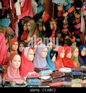 Affichage de l'hijab islamique mannequins à Kuala Lumpur en Malaisie en Extrême-Orient Asie du sud-est. Vêtements de mode reportage Voyage musulman musulmane Banque D'Images