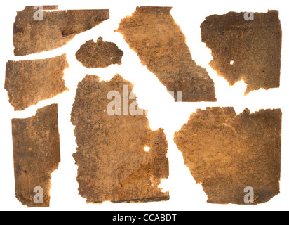 Morceaux de vieux papier brun mince tachés de poussière noire, isolated on white Banque D'Images