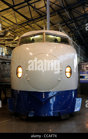 Shinkansen véhicule de tête 22-141, "bullet train", construit par West Japan Railways, 1976, retiré du service en octobre 2000 Banque D'Images