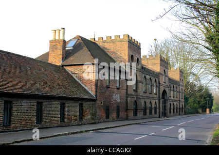 Tudor Court ou Hanworth Manor SW London England UK Hanworth Banque D'Images