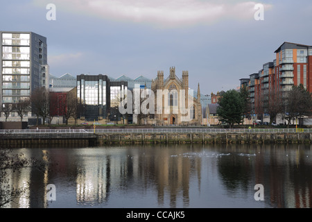 Vue sur la rivière Clyde à la Cathédrale Métropolitaine de Saint Andrews en Ecosse. Banque D'Images