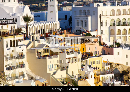 Vue sur le volcaninc île de Santorini, Cyclades, en Grèce. Banque D'Images