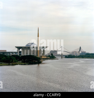 La photographie de voyage - Mosquée de fer à Putrajaya bâtiment à Kuala Lumpur en Malaisie Moyen-Orient Asie. Architecture Banque D'Images