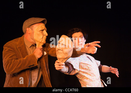 Paradis Translunar effectuée par Theatre ad infinitum, Fosse du Barbican Theatre, 2012 London International Mime Festival Banque D'Images