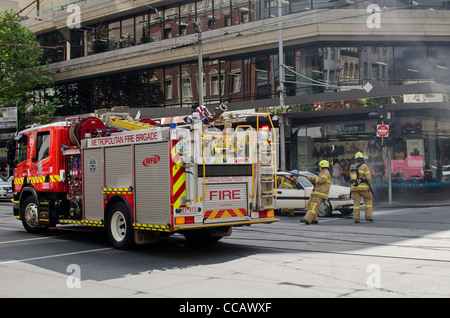 Incendie moteur en ville à Melbourne, Australie Banque D'Images