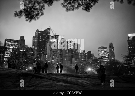 21 décembre 2011 : photos prises de l'hôtel Essex House et autres bâtiments sur la 59e rue de l'intérieur de Central Park à New Y Banque D'Images