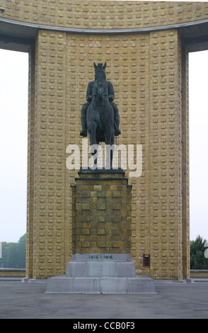 Le Roi Albert Monument au-dessus de la 'Ganzenpoot" (pied d'oie), son centre une statue de bronze le roi belge Banque D'Images