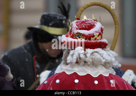 Des gens habillés sur Malanka Festival à CHERNIVTSI, Ukraine en janvier Banque D'Images