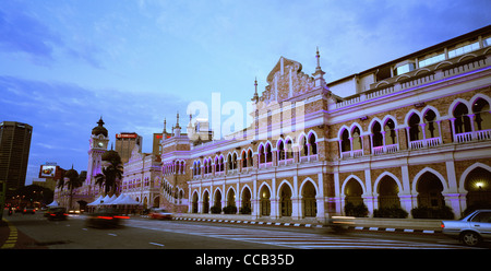 Sultan Abdul Samad Building et skyline à Kuala Lumpur en Malaisie en Extrême-Orient Asie du sud-est. Cityscape Grand Victorian Mughal Sky Building billet Banque D'Images