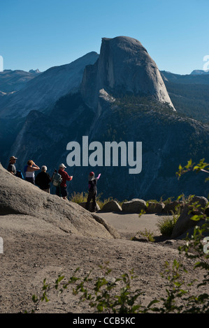 Demi Dôme vu du sentier panoramique Point glaciaire. Le Parc National Yosemite. La Californie. USA Banque D'Images