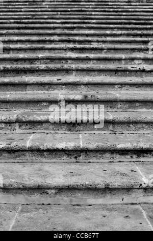 Étapes de la Duomo ou cathédrale de la Piazza del Popolo. Todi, Ombrie, Italie. Banque D'Images