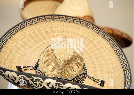 Deux cavaliers charros mexicains ou des chapeaux sombreros près de San Antonio, Texas, US Banque D'Images