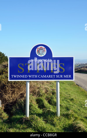 Panneau de bienvenue à la périphérie de St Ives, Cornwall, UK Banque D'Images