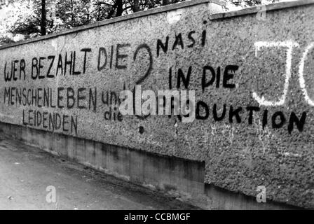 Des slogans contre l'arrestation de l'opposition politique à l'administration du district du ministère de la sécurité d'Etat de Dresde. Banque D'Images