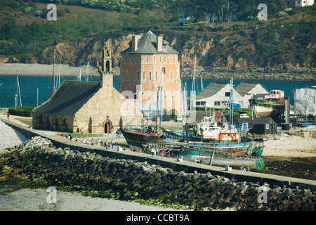 Notre Dame de Rocamadour et tour Vauban, Camaret-sur-Mer, Finistère, Bretagne, France Banque D'Images