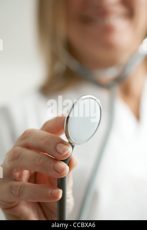 Médecin, stéthoscope, cropped Banque D'Images