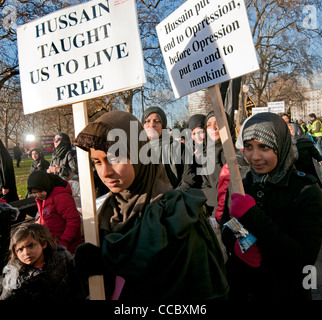 Hub- e -Ali (Chelum Arbaeen annuel) Procession de musulmans chiites marquant le martyre de Hussein petit-fils de Mahomet dans Park Lane L Banque D'Images