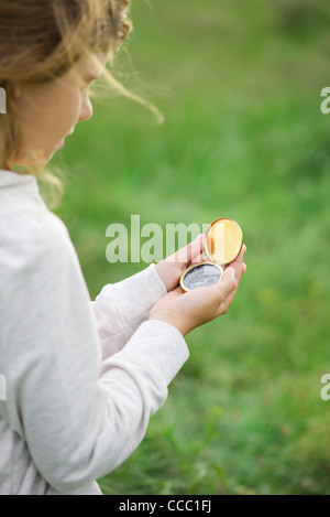 Girl using compass Banque D'Images