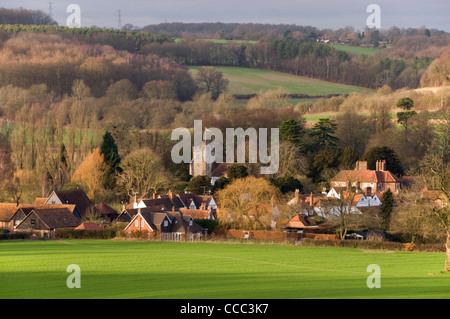 Chiltern Hills - Crassier - Buckinghamshire - vu à travers champs - soleil d'hiver - la fin de l'après-midi Banque D'Images