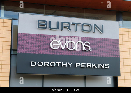 Burton Evans Dorothy Perkins Clothing Shop Sign, Cambridge, England, UK Banque D'Images