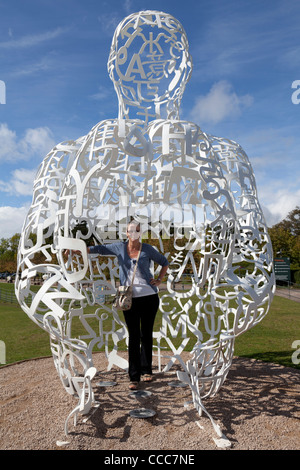 Spiegel par Jaume Plensa au Yorkshire Sculpture Park, Royaume-Uni Banque D'Images