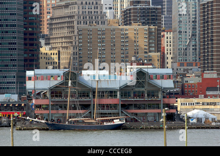 Pier 17, South Street Seaport, Manhattan, New York City Banque D'Images