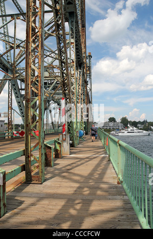 Passerelle entre Memorial Bridge, Portsmouth, New Hampshire Banque D'Images