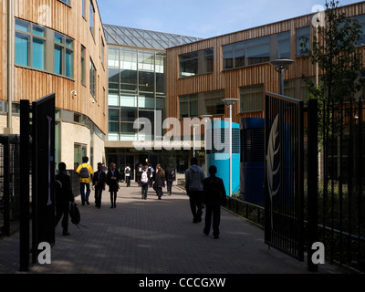 Entrée - un nouveau co-éducative de l'école secondaire complète dans le département du Nord-Est Banque D'Images