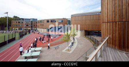 Vue sur terrasse - un nouveau co-éducative de l'école secondaire complète dans le département du Nord-Est Banque D'Images