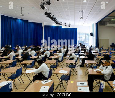 Salle d'examen - un nouveau co-éducative de l'école secondaire complète dans le département du Nord-Est Banque D'Images