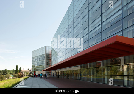 Le nouveau Musée de l'évolution humaine par l'architecte espagnol Juan Navarro Baldeweg est situé dans la vieille ville de Banque D'Images