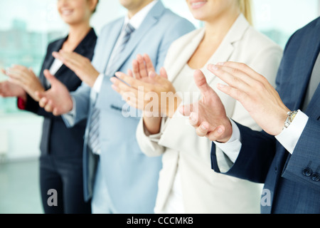 Photo de partenaires d'affaires mains applaudir à la réunion Banque D'Images