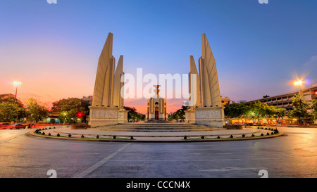 Victory Monument au crépuscule, Bangkok, Thaïlande Banque D'Images