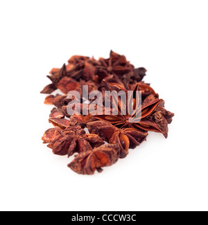 Étoile d'anis séché spice illicium verum isolated on white Banque D'Images