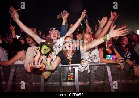 Foule pour le juge Jules à Creamfields 2011 ,Whitchurch, Cheshire, Angleterre, Royaume-Uni Banque D'Images